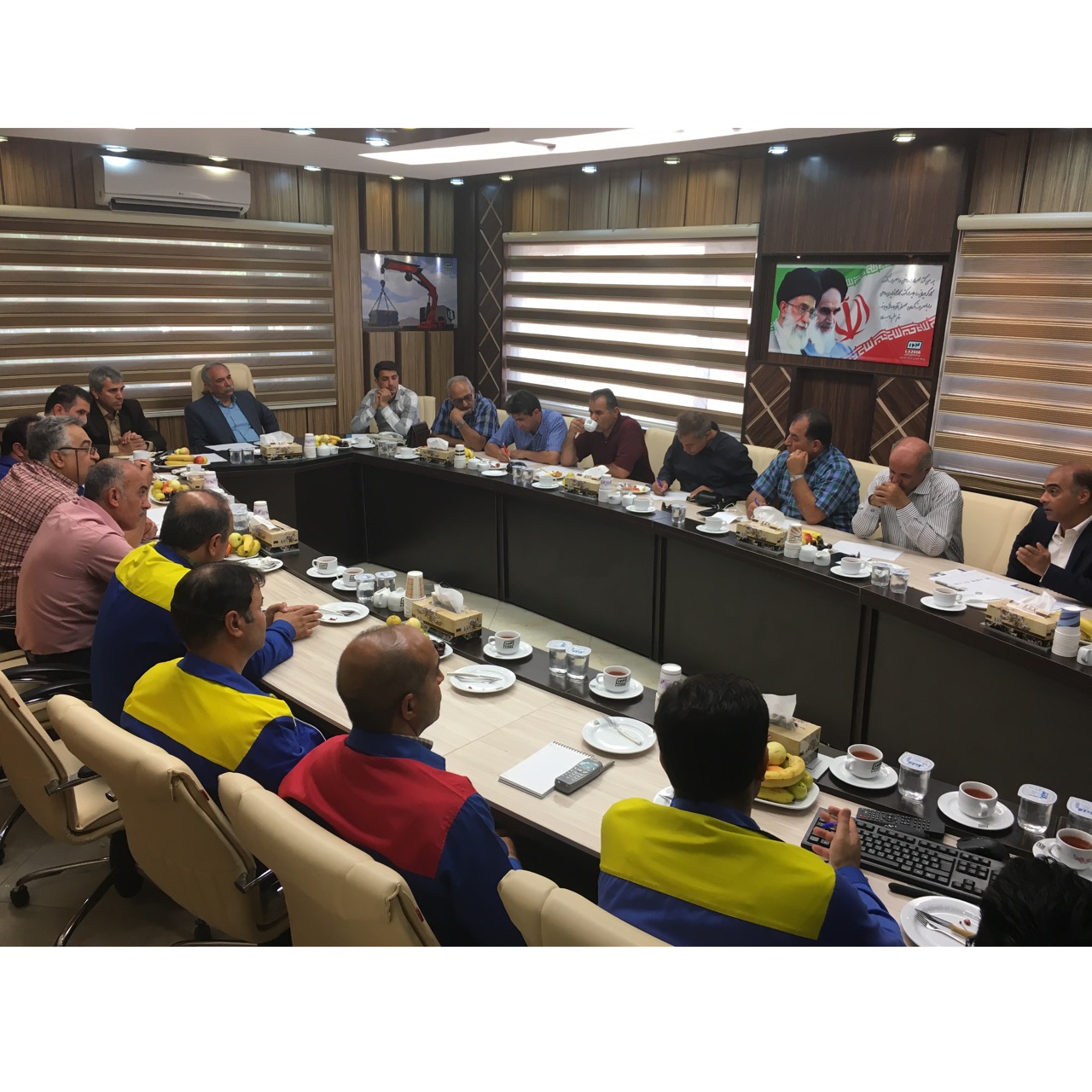 بازدید روسای ترابری خطوط لوله و مخابرات نفت ایران از جرثقیل کارگاهی 35 تن زوملاین